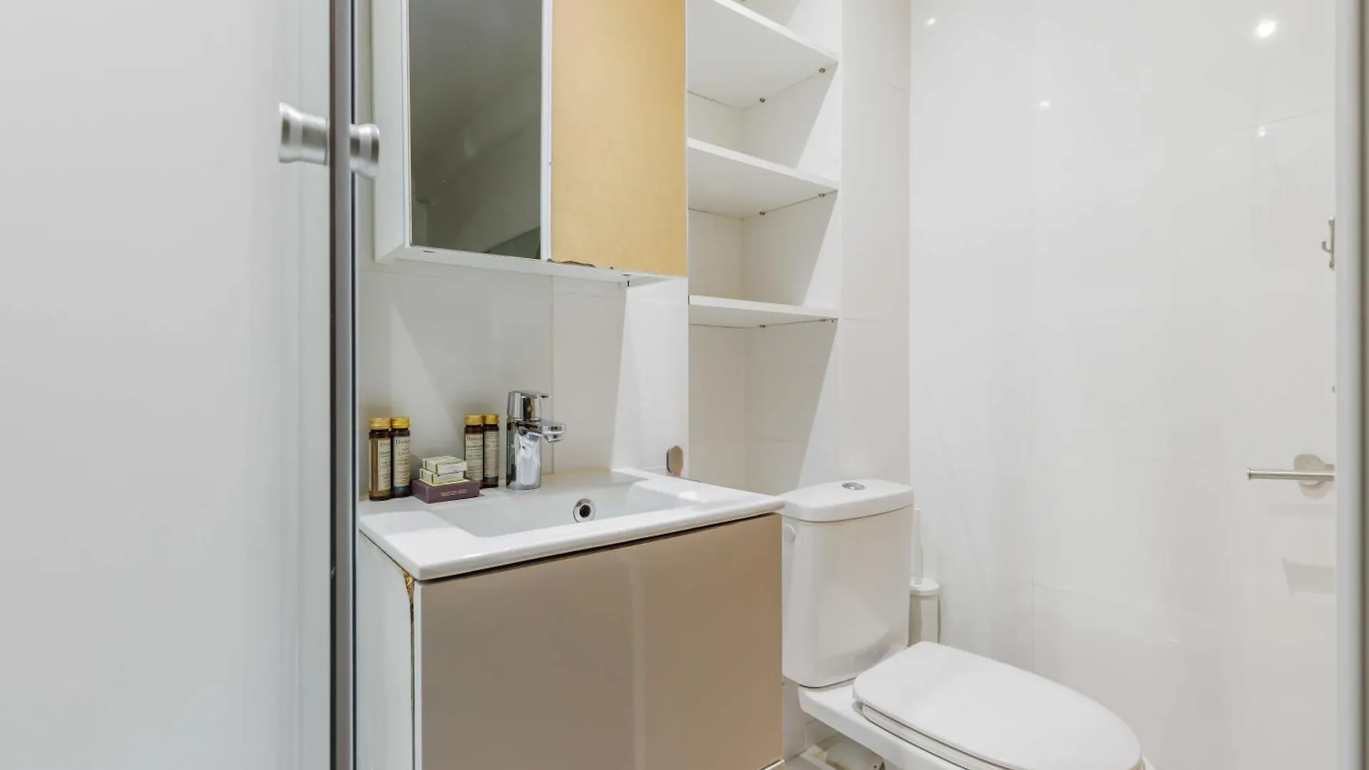 Cosy Home In The Heart Of Paris 0*,