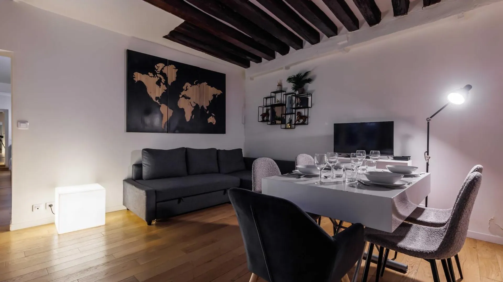 Cosy Home In The Heart Of Paris
