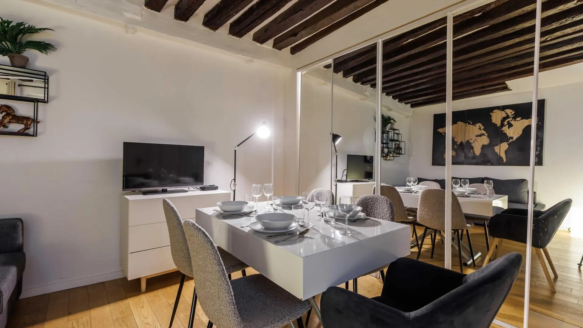 Cosy Home In The Heart Of Paris 0*,  France